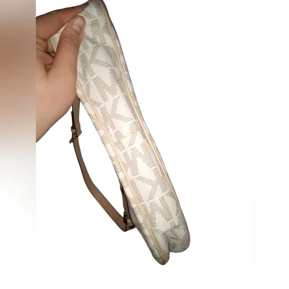 Michael Kors Jet Set Signature Vanilla PVC Shoulder Bag - Picture 4 of 12